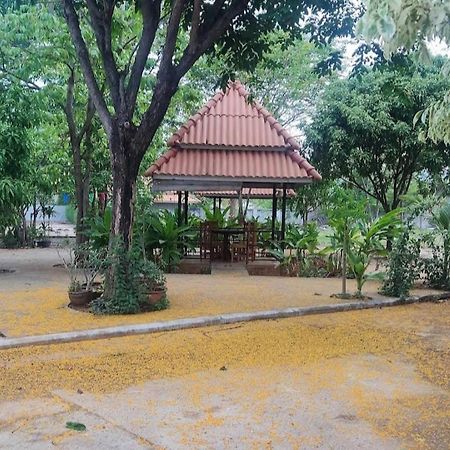 Erawan Guesthouse Pakse Exterior photo