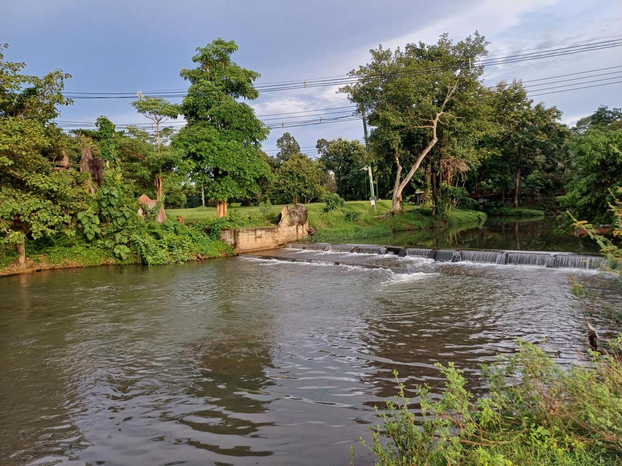 Erawan Guesthouse Pakse Exterior photo