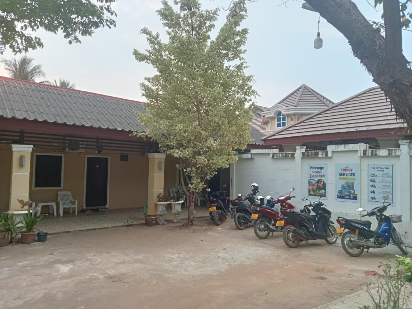 Erawan Guesthouse Pakse Exterior photo