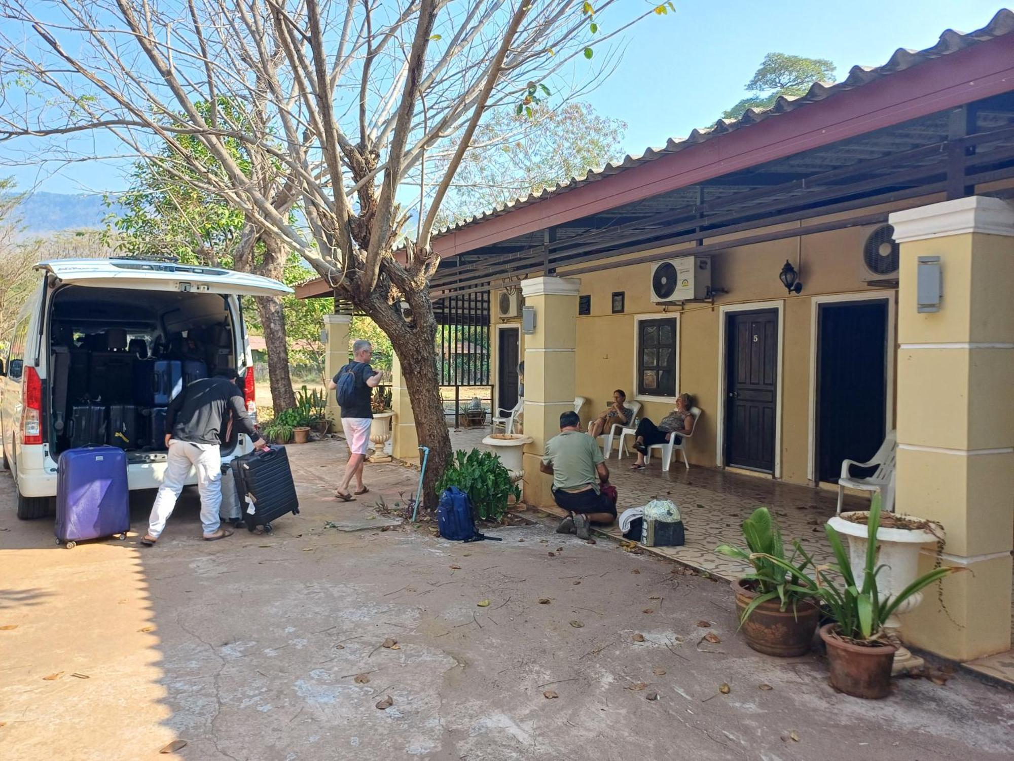 Erawan Guesthouse Pakse Exterior photo